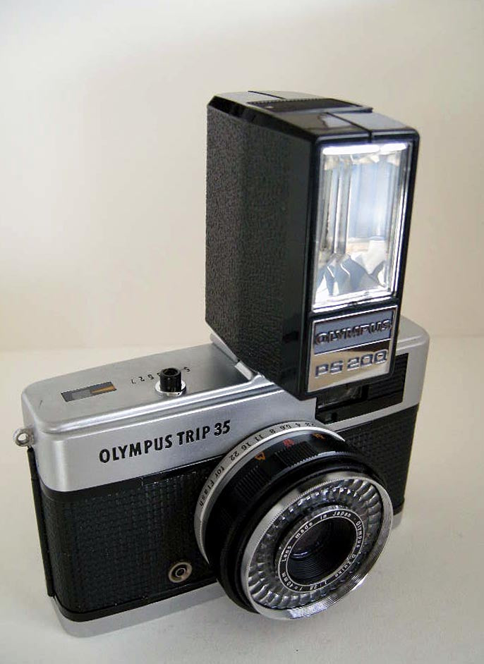 Olympus PS 200 Flash Gun BOXED with original soft pouch